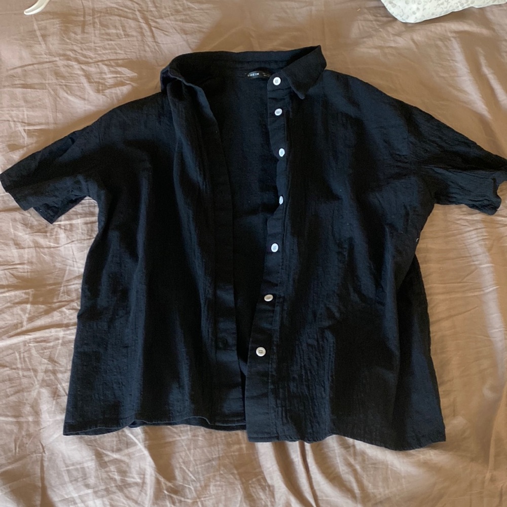 SHEIN Short-Sleeve Black Button Up